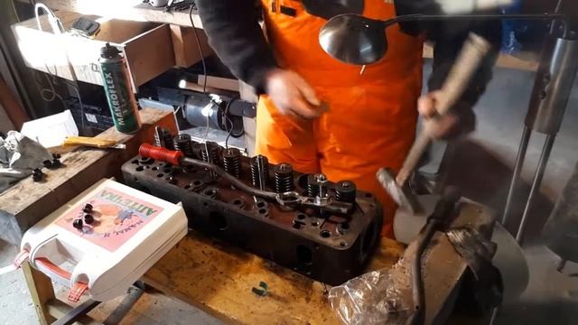 замена маслосьёмных колпачков.