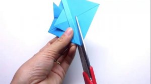 Origami Tutorial - How to fold an Easy Origami Gold Fish