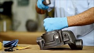 Ремонт водяного насоса Caterpillar