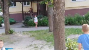 Мои два друга дерутся как петухи