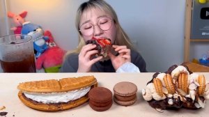 ?요기요 앱으로 발렌타인데이 즐기기 | 크로플 마카롱 생크림와플 디저트 먹방 Dessert Mukbang