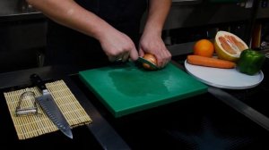 4 Способа нарезки овощей и фруктов. Перец соломкой, морковь кубиком, лук мелко, апельсин на филе.