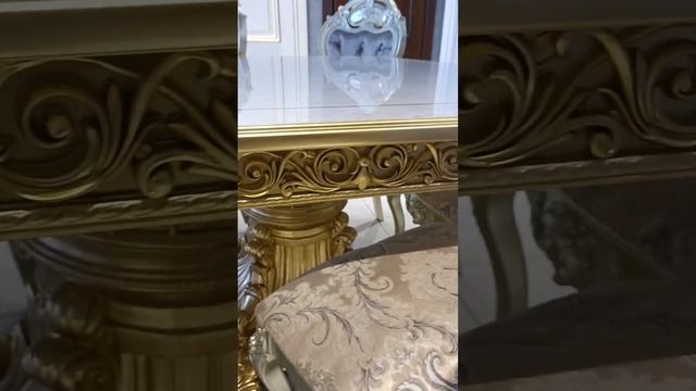 Классический стол и стулья