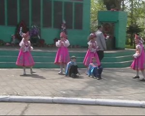 2007.05.09 Митинг и концерт в пос. Александровка в день победы 4- Танец Балагуры