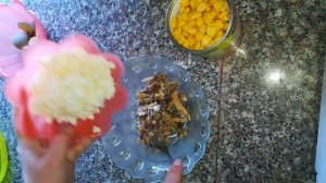 Салат из рыбных консервов /Салаты без майонеза.