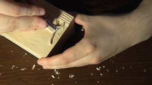 Резьба по дереву | Резная шкатулка ручной работы с котом на крыше, весь процесс изготовления .