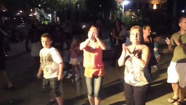 Tiny dancers have more fun смотреть онлайн