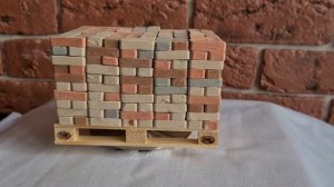 мини кирпичи на поддоне/паллете