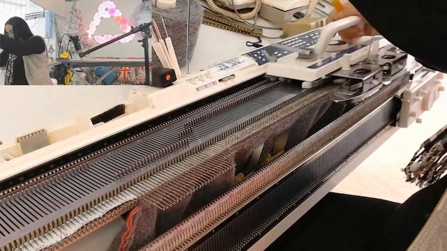 Вяжем мужской свитер. Деталь рукава смотреть онлайн