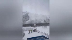 Мощная ЛАВИНА накрыла людей в посёлке Терскол, КБР! 21 декабря 2021! #лавина #снег #горы #чегет