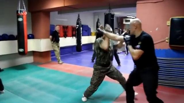 ТАКТИЧЕСКИЙ НОЖЕВОЙ БОЙ / TACTICAL KNIFE FIGHT смотреть онлайн