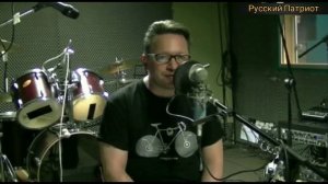 - Ты веришь в Бога?
- Я его не видел…
Как можно верить в то, что не видал? Стихи.