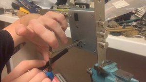 Вскрытие сувальдного замка CRRIT 4-4 с двумя шторами крючками Краснодар продажа замков