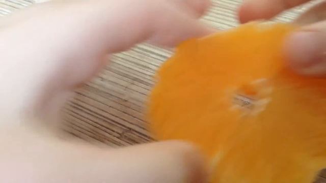 Цветок из мандарина