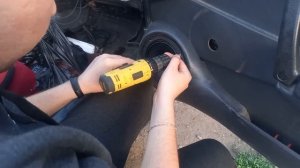 Установка динамиков DL Audio Raven 165 мм в ваз 2108.