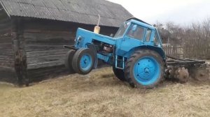 мтз 80 перетягивает прицеп без колес - тракторист проффесионал за рулем