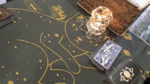 Гадание на картах Таро Что у них происходит: он и соперница