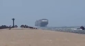 Круизный лайнер попал в сильный ветер