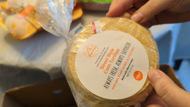 Еда из фут банка в США. Помощь эмигрантам. смотреть онлайн