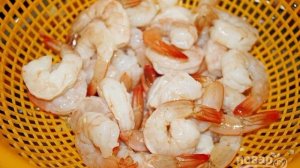 Салат из креветок с помидорами