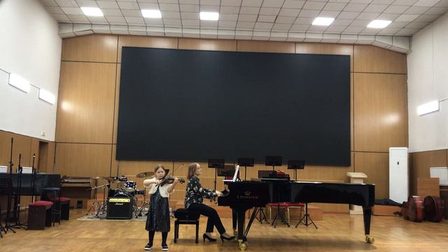 Азизханова Эвелина, 9 лет, скрипка смотреть онлайн