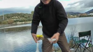 Рыбалка поплавочной удочкой. Рыбалка в городском пруду.