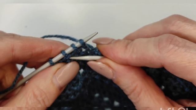 Когда надоела платочная вязка.Декоративные полосы спицами. плотный узор спицами. узоры спицами