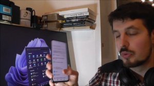 Почему нельзя покупать телефон с Amoled экраном ?