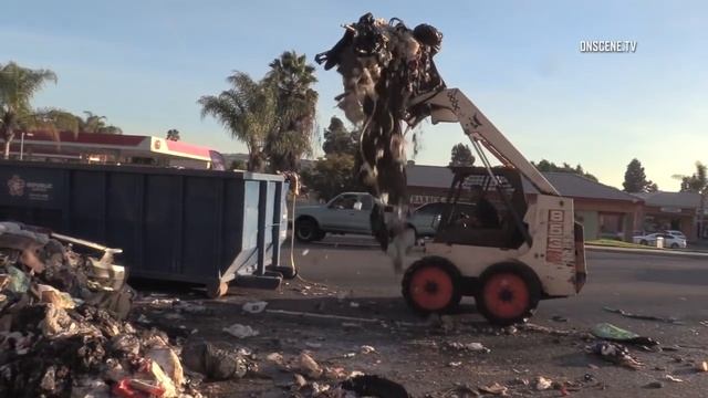 Chula Vista: Trash Truck Catches Fire, Dumps Load 11212017 смотреть онлайн