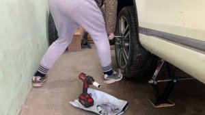 В продаже аккумуляторный гайковерт Зубр ГУЛ-255-41