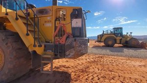 Komatsu WA600 Wheel Loader Construction Vehicle Video For Kids & Children - Front Loader / Bulldoze