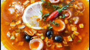 Самая НОВОГОДНЯЯ солянка, цыганка готовит.Я её сварила из того,что было. Gipsy cuisine.