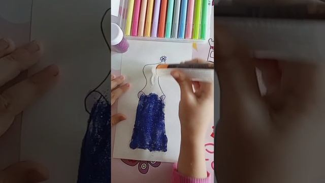 Как нарисовать длинное блестящее платье, глиттер ?? #shorts #art #dress Satisfying Art