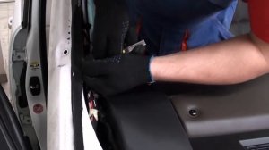 Замена лобового стекла на Range Rover Vogue в Казани.