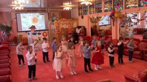 Танец "Маленькие танцоры" (М. Киенко) Группа №12 "Цветики-семицветики"