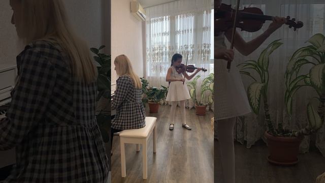 Етюд О.Комаровський У перегонки виконує Міхнєва Таїсія  4 клас скрипка м.ОдесаМШ 1ім.Гілельс