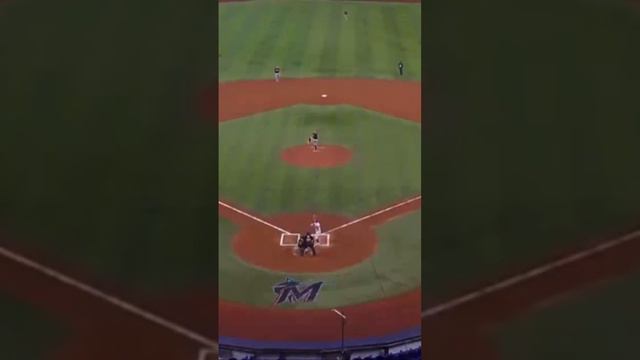 Atrapada de Jurickson Profar !! #beisbol #mlb #viral #sport #shortvideos