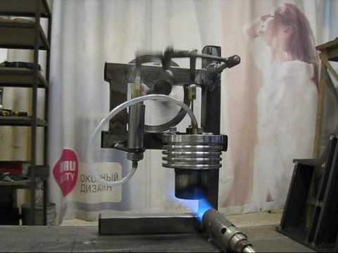 Inverted Ross yoke Stirling engine