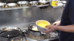 Вок - жареный рис с яйцом