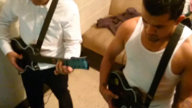 Xperia Z3, guitar hero, Brian y Daniel смотреть онлайн