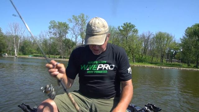 How To Hook a Leech (Fishing Tip) смотреть онлайн