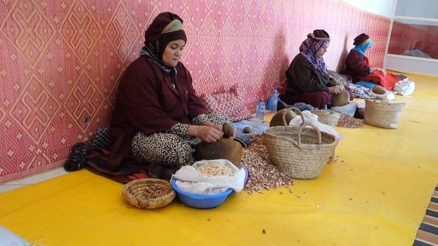 Марокко, получение араганового масла-01 смотреть онлайн