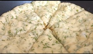Ленывая лепёшка с укропом на сковороде