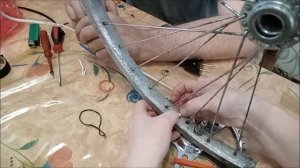 Мусор в дело! Настольная лампа своими руками в стиле лофт из старого велосипедного колеса!
