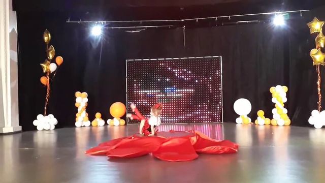 Камилочка Степанова 4 года пластический этюд "Дюймовочка" смотреть онлайн