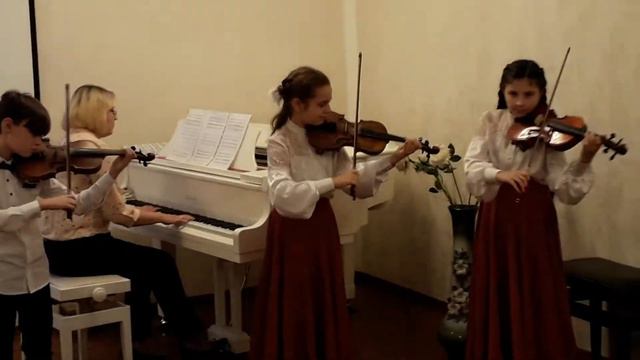 "Прогулка" виконує Ансамбль "Веселі смички" Лиманської дитячої музичної школи смотреть онлайн