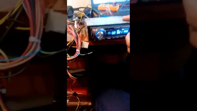 Как подключить магнитолу через блок питания от пк смотреть онлайн