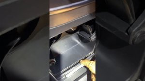 Пассат Б7 устранение трудного открывания шторки подстаканника