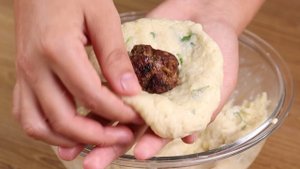 Фрикадельки в тесте. Мясные шарики в кляре из картофеля