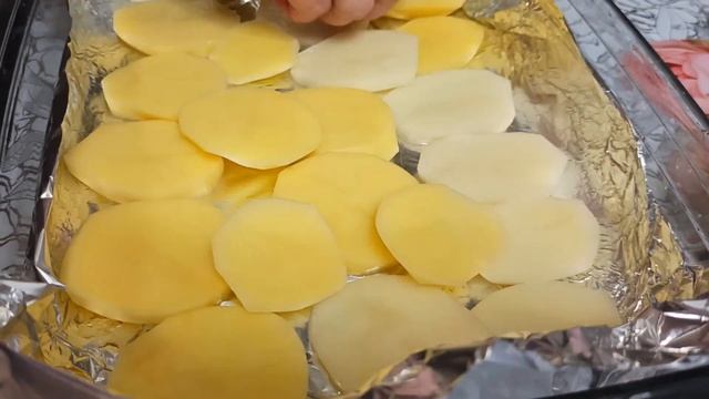 Мясо по-французски или Картошка по-капитански. Очень сочный рецепт вкуснятины! (eng sub)